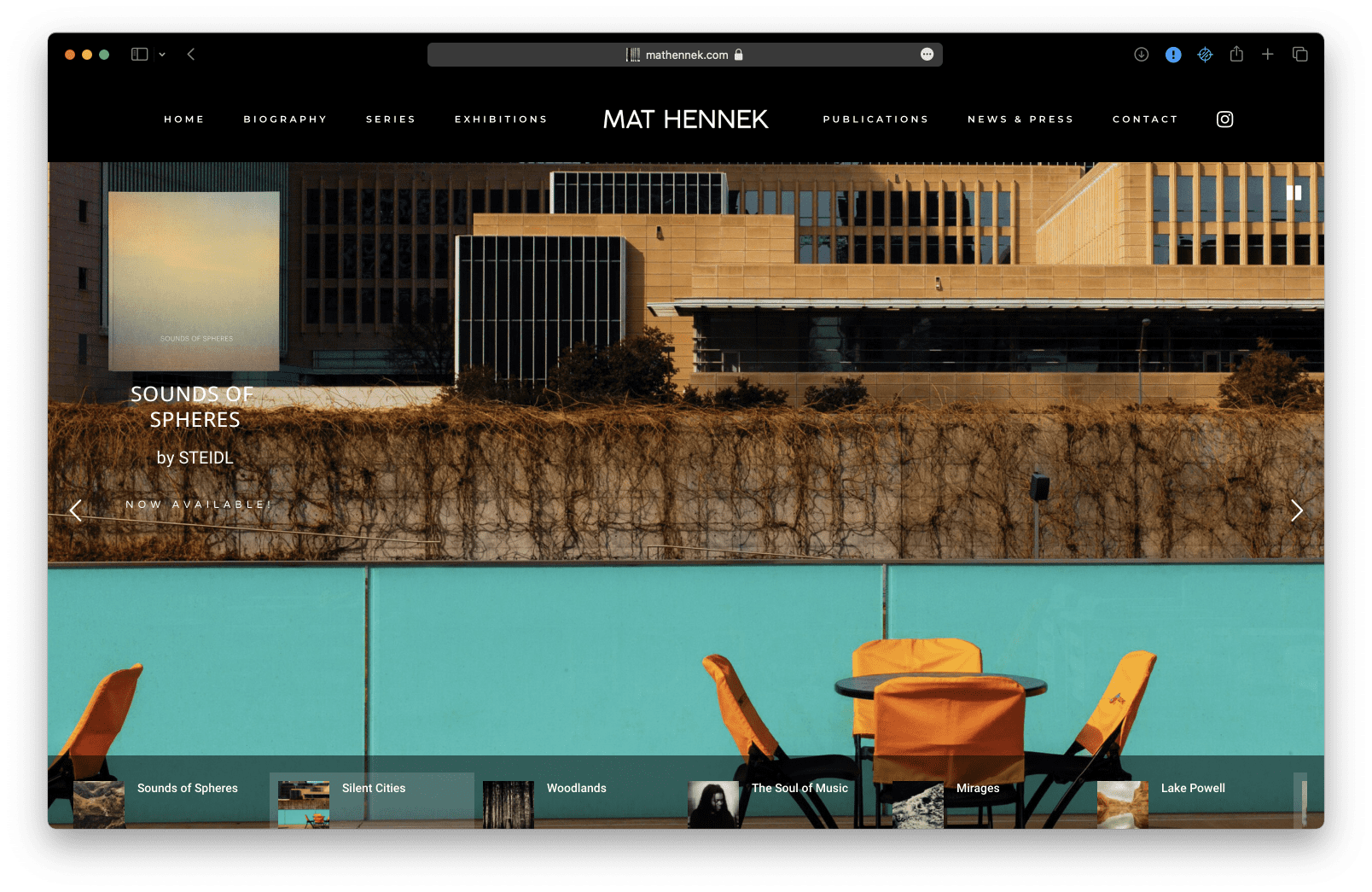 A screen shot of a website with a table and chairs.